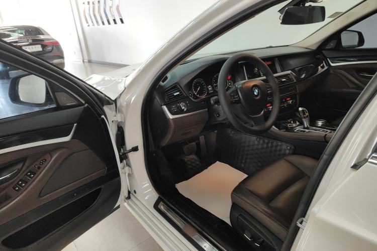 Used BMW 5 Series 2014 525Li Luxury Design Package
