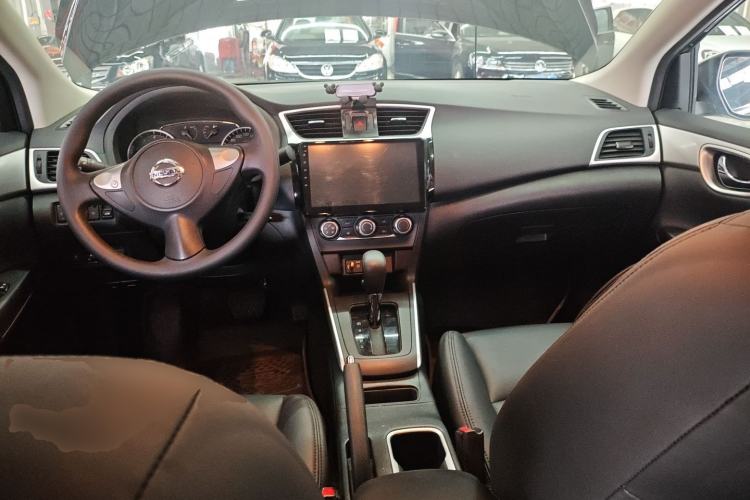 Used Nissan Sylphy 2019 Classic 1.6XE CVT Comfort Edition Center Console