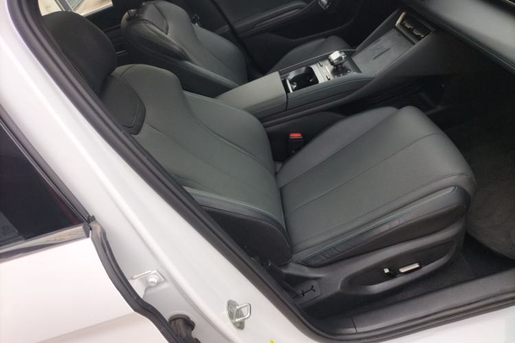 Used BYD Qin L 2025 DM-i Smart Drive 120KM Superior Model Right Front Seat