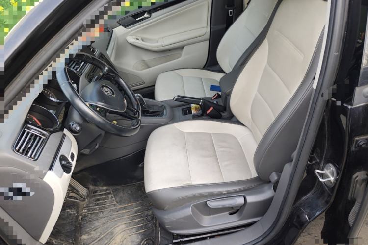 Used Volkswagen Sagitar 2015 230TSI Automatic Comfort Version
