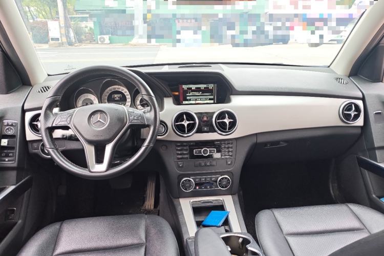 Used Mercedes-Benz GLK-Class 2013 Facelift GLK 300 4MATIC Fashion Edition Center Console