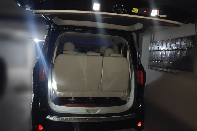 Used SAIC MAXUS G10 2021 2.0T Automatic Elite Edition Diesel 9-Seater
