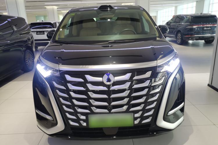 Used Denza D9 2025 DM-i Smart Drive 1020 Four-Wheel Drive Deluxe Model
