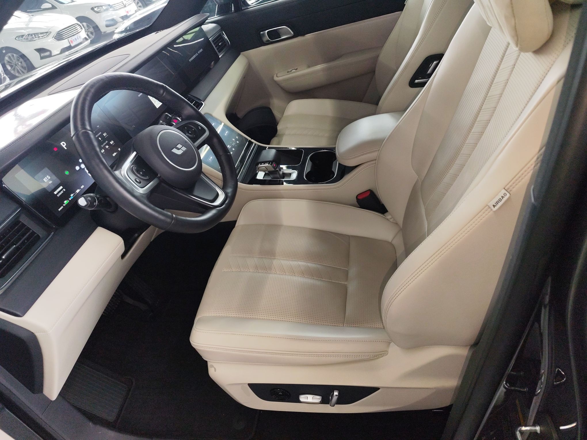 المقاعد الأمامية داخل السيارة