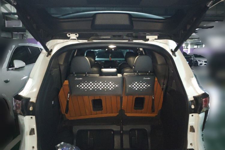 Used Toyota SIENNA 2023 2.5L Hybrid Deluxe Edition Trunk