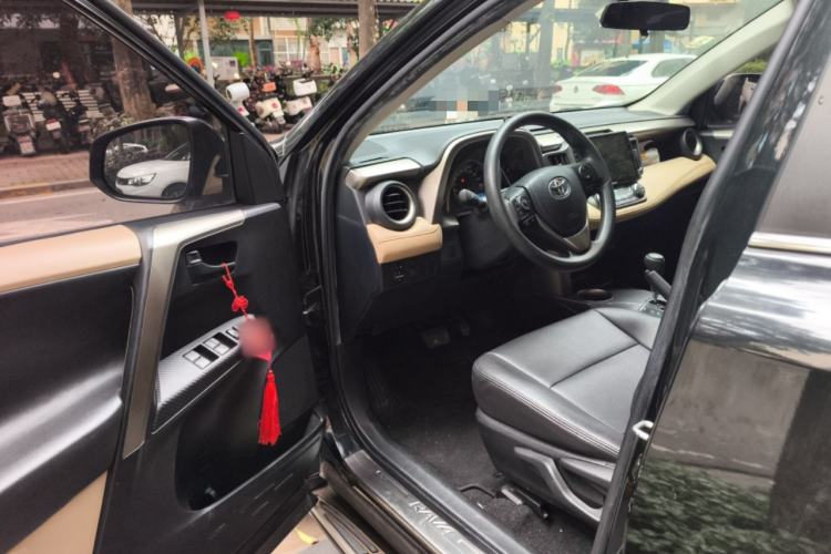 Used Toyota RAV4 2015 2.0L CVT Two-Wheel Drive Fashion Edition