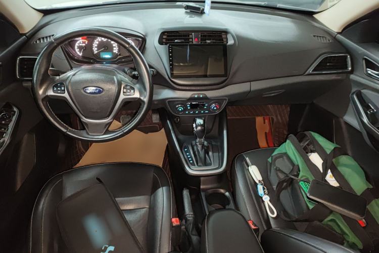 Used Ford Escort 2015 1.5L Automatic Fashion Model Center Console