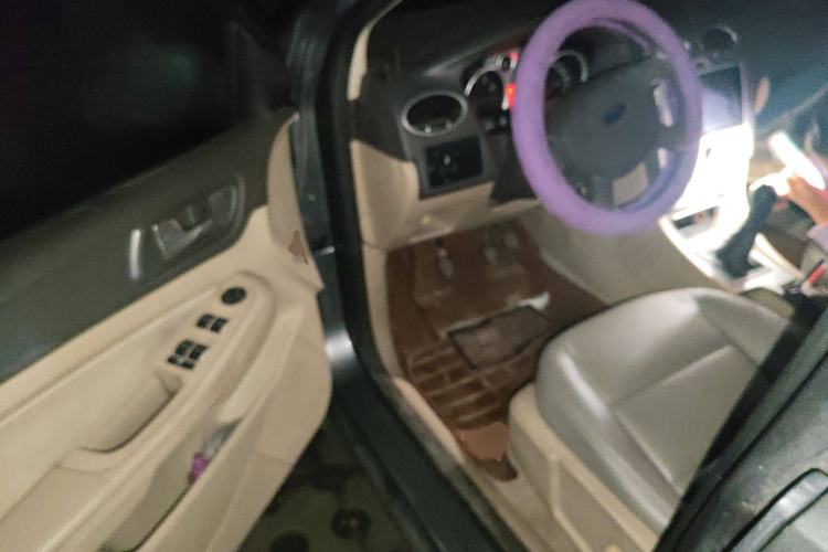 Used Ford Focus 2013 Sedan Classic 1.8L Manual Fashion Edition