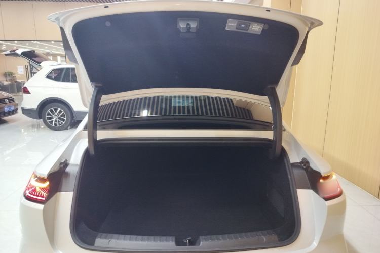 Used Geely Galaxy Galaxy 8 2025 130km EM-P Starship Edition
