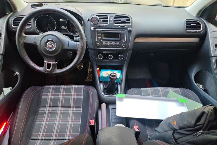 Used Volkswagen Golf 2012 1.6 Manual Fashion Edition Center Console