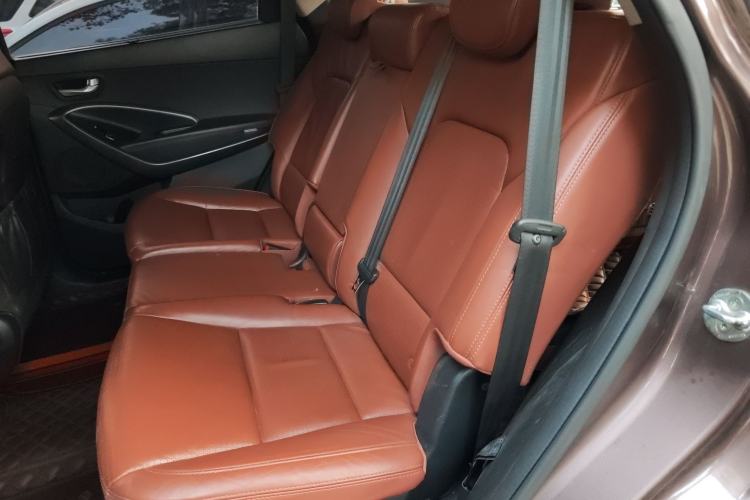 Used Hyundai Grand SantaFe 2013 3.0L 7-seat 4x4 Brown Interior Flagship Edition Left Rear Seat