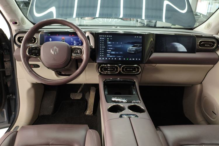 Used Leapmotor C11 2023 Pure Electric 580 All-Wheel-Drive Performance Edition Center Console