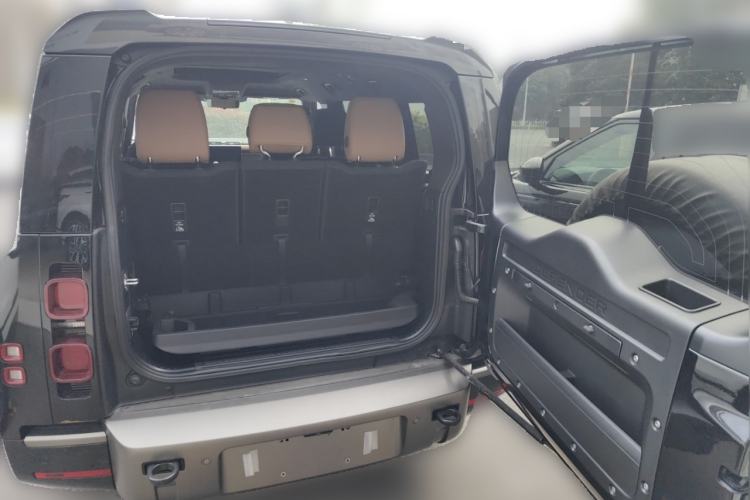 Used Land Rover Defender 2025 130 3.0T P400 Seven-Seat Luxury Edition Trunk