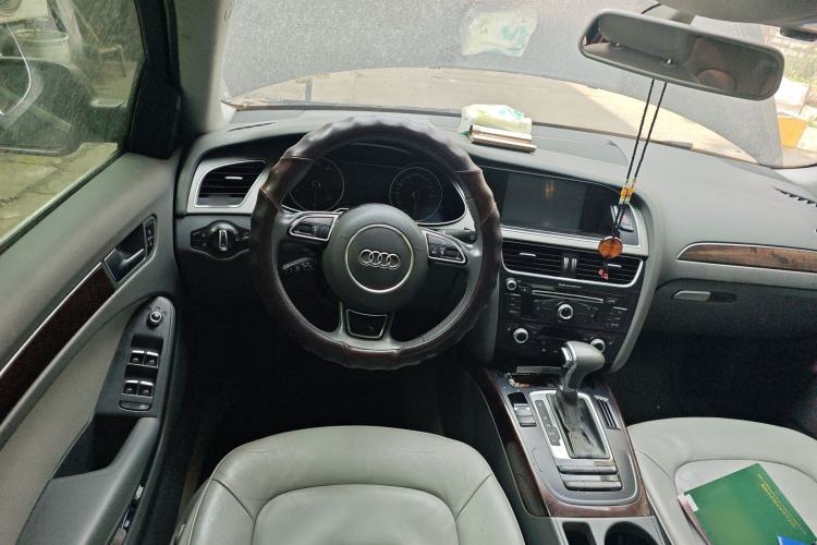 Used Audi A4L 2015 35 TFSI Automatic Comfort Model Steering Wheel