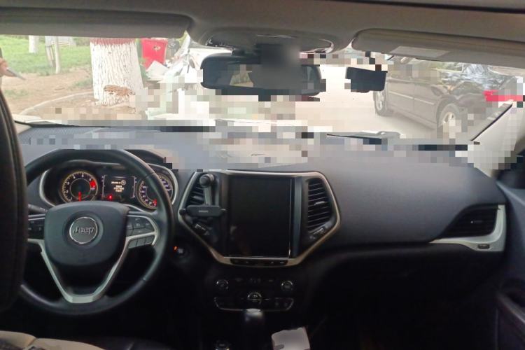 Used Jeep Cherokee 2016 2.4L Professional Edition
