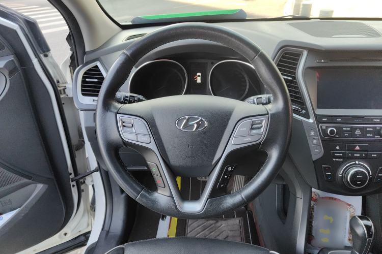 Used Hyundai Santa Fe 2017 2.0T Automatic Two-Wheel Drive Smart Version 7 Seats
