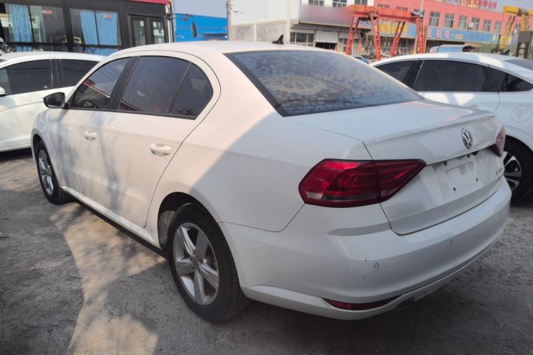 Used Volkswagen Lavida 2017 1.6L Manual Fashion Edition
