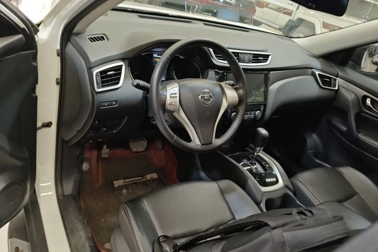 Used Nissan X-Trail 2015 2.0L CVT Comfort MAX Edition 2WD Center Console