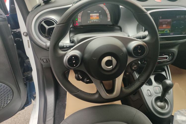 Used smart fortwo 2017 1.0L 52kW New Sound Special Edition China V Emission Standard