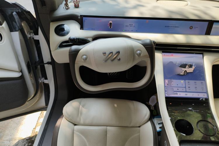 Used IM LS7 2023 100kWh Pro All-Wheel-Drive Version
