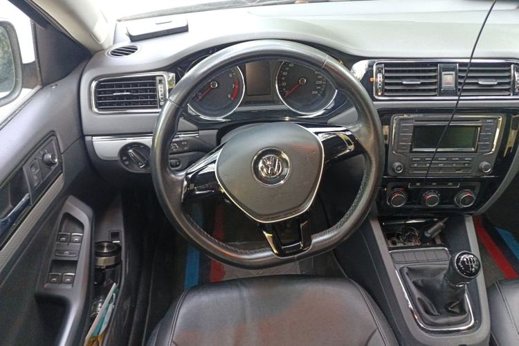 Used Volkswagen Sagitar 2015 1.6L Manual Comfort Model