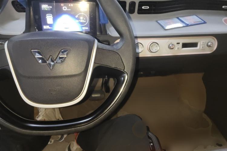 Used Wuling Hongguang MINIEV 2021 Macaron Fashion Edition Lithium-Ion Battery Center Console