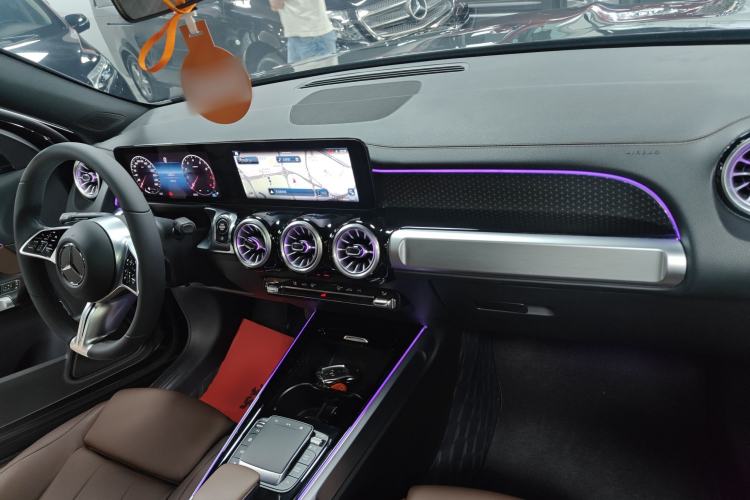 Used Mercedes-Benz GLB 2024 GLB 220 Dynamic Edition Center Console