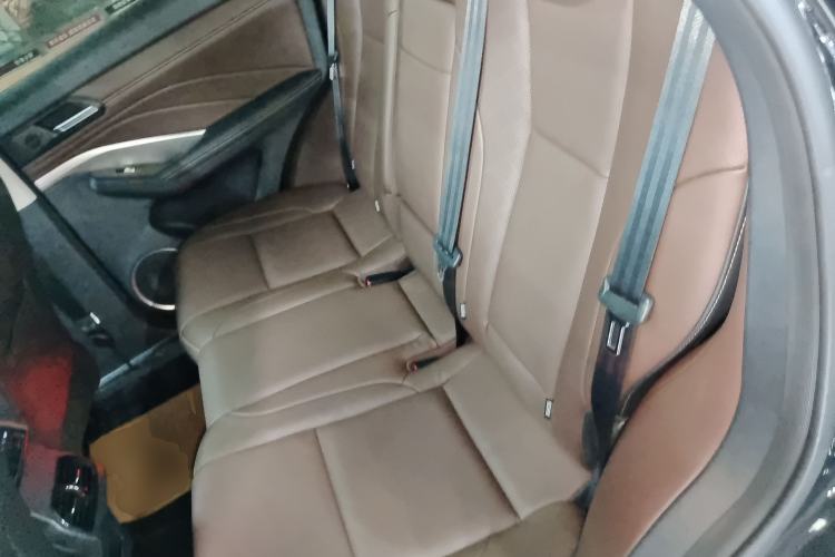 Used Wey VV6 2020 2.0T Two-Wheel Drive Smart Enjoyment+ Left Rear Seat