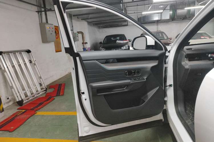 Used JETOUR Shanhai L6 2024 1.5TD DHT ULTRA