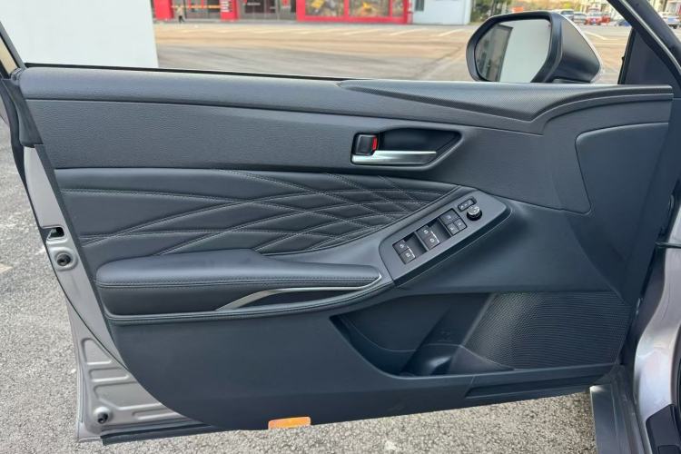 Used Toyota Avalon 2019 Dual-Engine 2.5L XLE Prestige Version China VI Standard