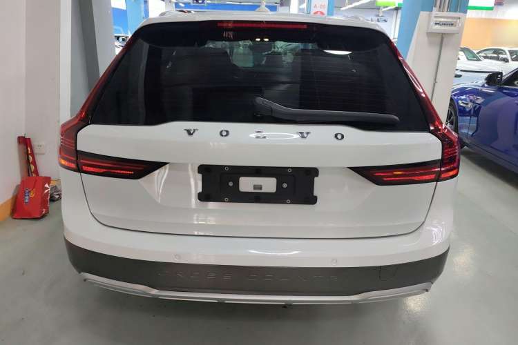 Used Volvo V90 2022 Cross Country B5 AWD Smart Range Edition
