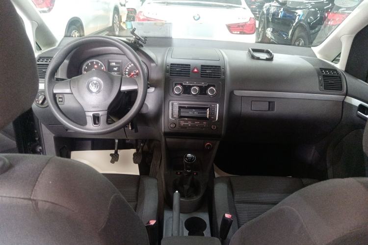 Used Volkswagen Touran 2015 1.4T Manual Fashion Edition 5-Seater Center Console