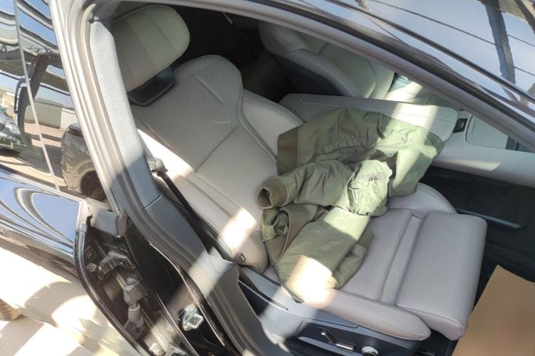 Used Lynk & Co Z10 2025 95 kWh 766 km Range Rear-Wheel Drive Max Right Front Seat