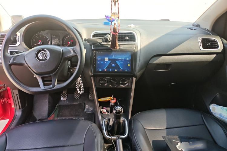 Used Volkswagen Polo 2016 1.4L Manual Fashion Model Center Console