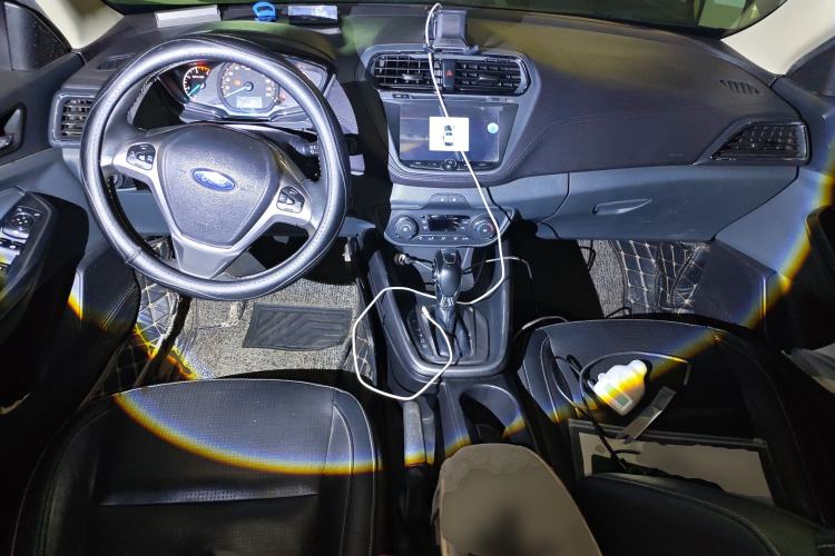 Used Ford Escort 2015 1.5L Automatic Fashion Model Center Console