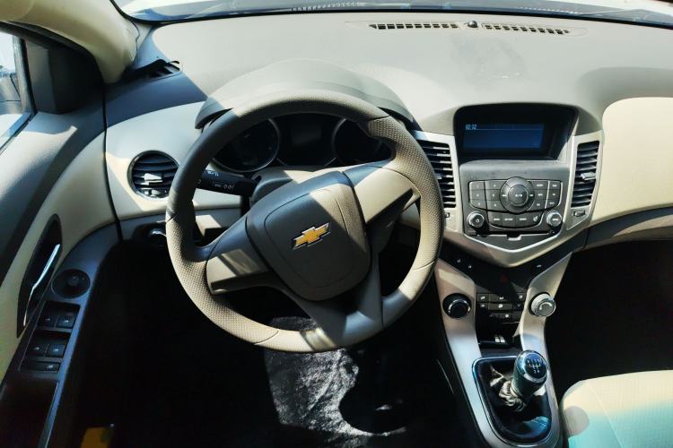 Used Chevrolet Cruze 2015 1.5L Classic SL MT Steering Wheel