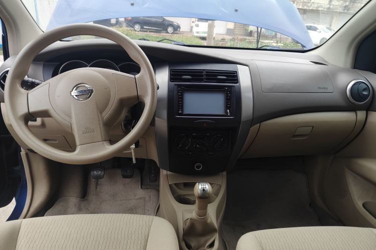 Used Nissan Livina 2010 Jingyue Edition 1.6L Manual All-Around Model
