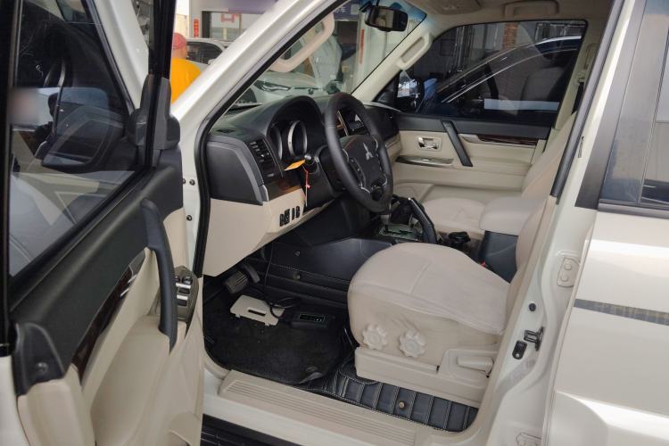 Used Mitsubishi Pajero 2018 3.0L Automatic Standard Edition Driver Seat