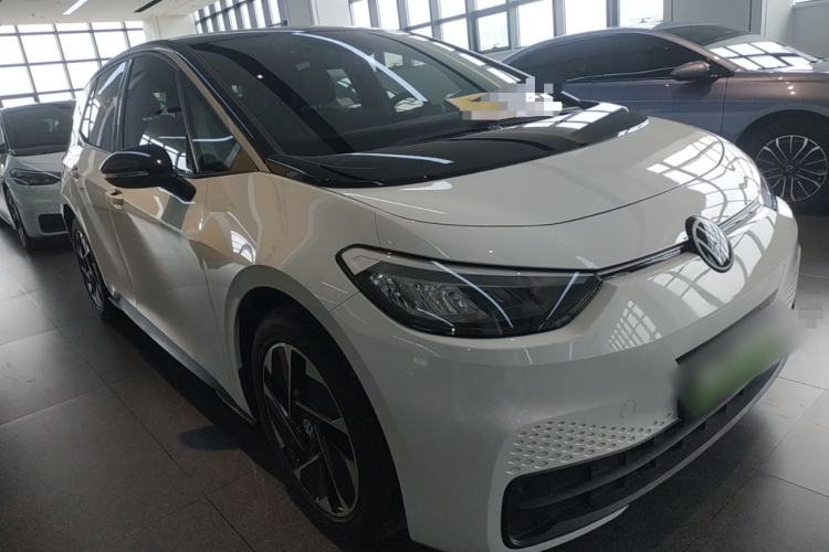 Used Volkswagen ID.3 2024 Outstanding Edition Front Right 45 Deg