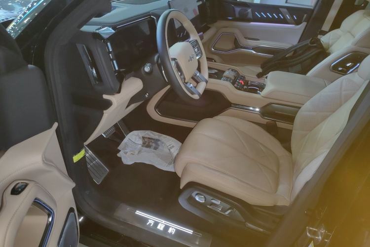 Used Formula Leopard 8 2025 Smart & Brave Flagship Edition 7 Seats