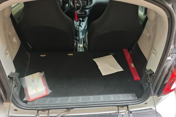 Used smart fortwo 2015 1.0L 52 kW hardtop Dynamic version Trunk