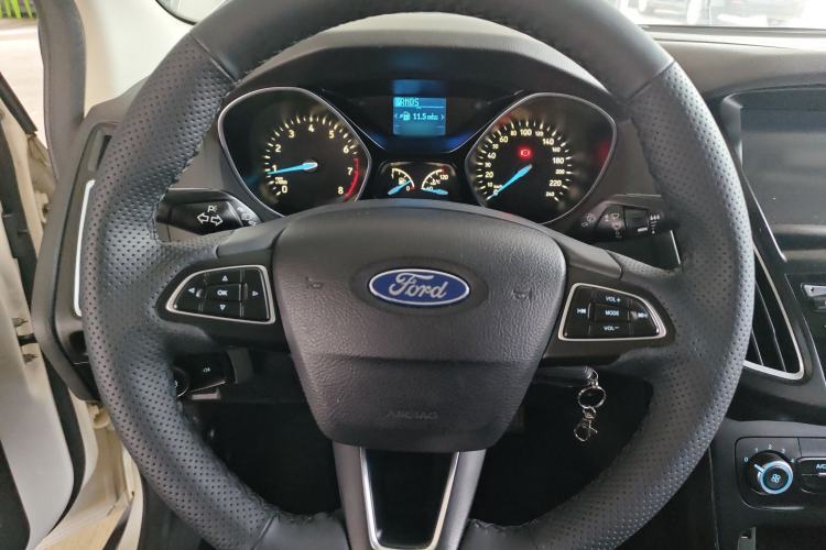 Used Ford Focus 2018 Sedan Classic 1.6L Automatic Trendy SmartDrive Edition Steering Wheel