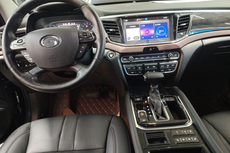 Used GAC Trumpchi GS8 2017 320T Two-Wheel Drive Luxury Smart Connectivity Version (7 Seats) Center Console