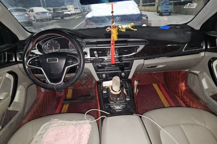 Used Zotye Z700 2016 1.8T Manual Luxury Model Center Console