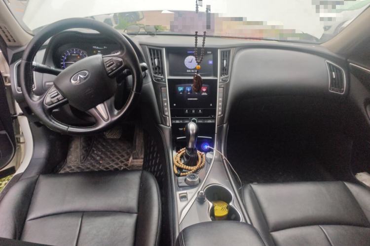 Used Infiniti Q50L 2016 2.0T Comfort Edition Center Console