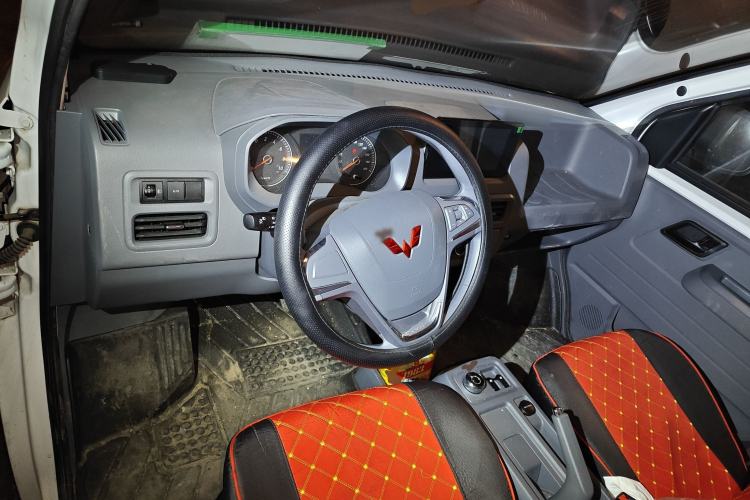 Used Wuling Yangguang 2024 300km Comfort Version with Sealed Windows 60kW
