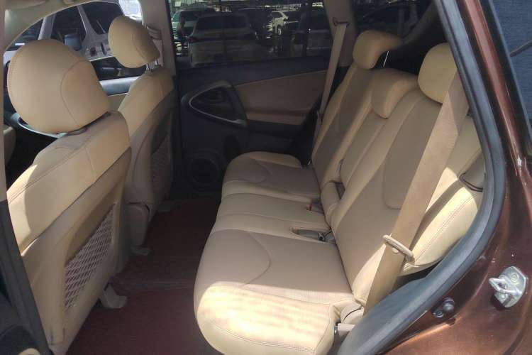 Used Toyota RAV4 2012 Luxurious Edition 2.0L Automatic All-Wheel Drive