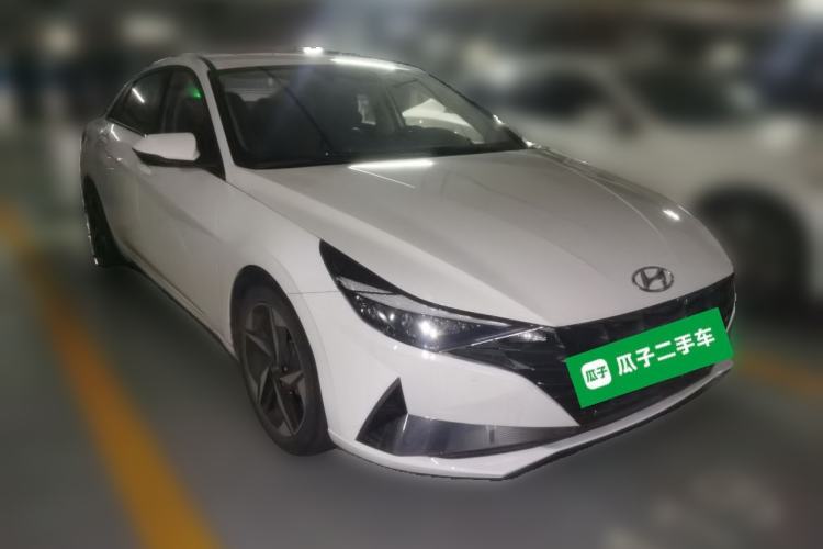 Used Hyundai Elantra 2021 1.5L CVT LUX Prestige Edition Front Right 45 Deg