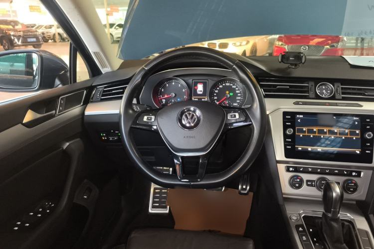 Used Volkswagen Variant 2018 380TSI Two-Wheel Drive Comfort Edition
