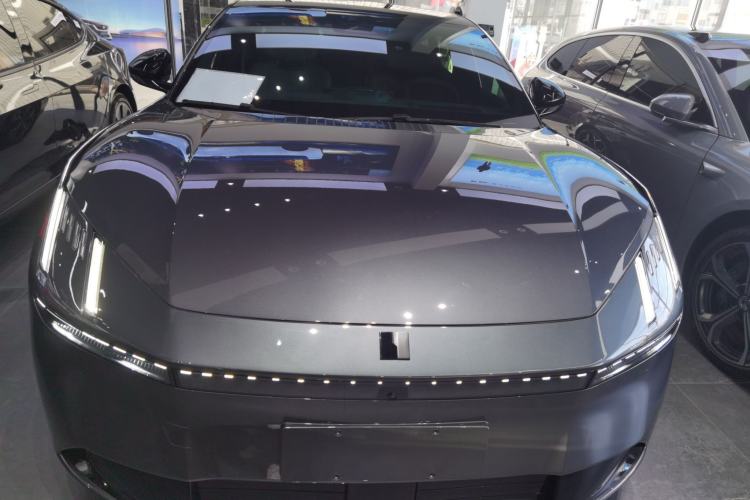 Used Lynk & Co Z10 2025 95 kWh 766 km Range Rear-Wheel Drive Max
